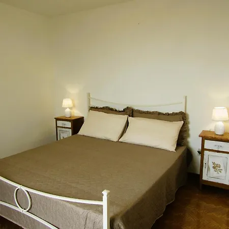 Le Ginestre Apartment *